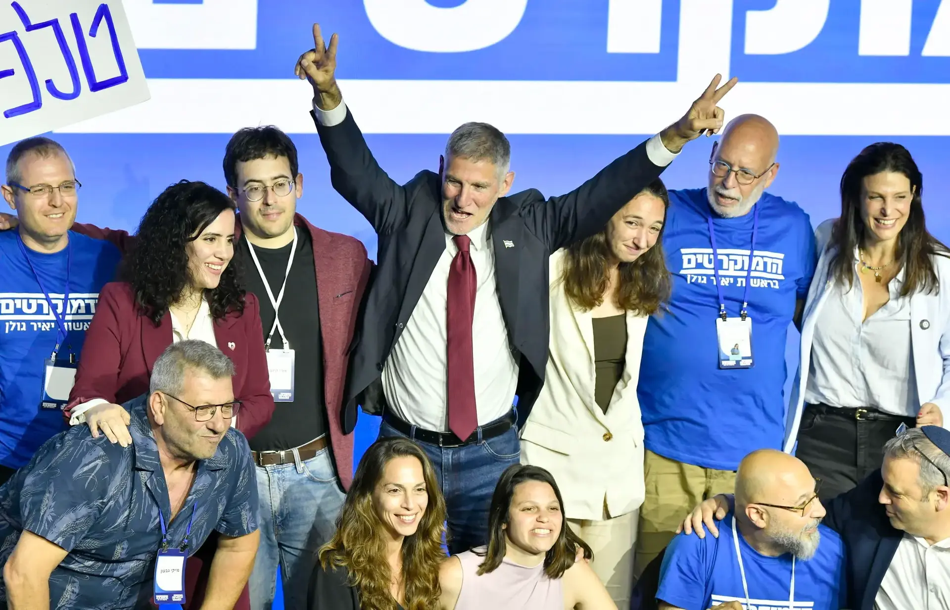 "תעופו מפה": פעילי "הדמוקרטים" הותקפו בדרום תל אביב, שני חשודים נעצרו | תיעוד