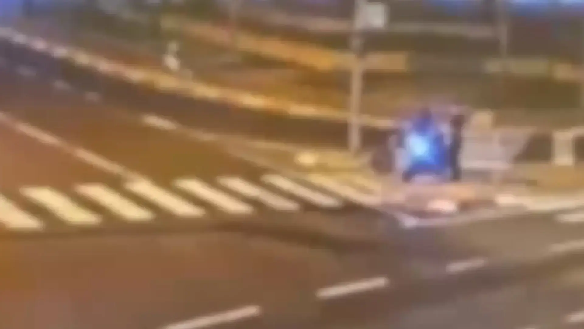רכבו על אופניים ונפלו למארב: שני קטינים הוכו ונשדדו בלב תל אביב | תיעוד