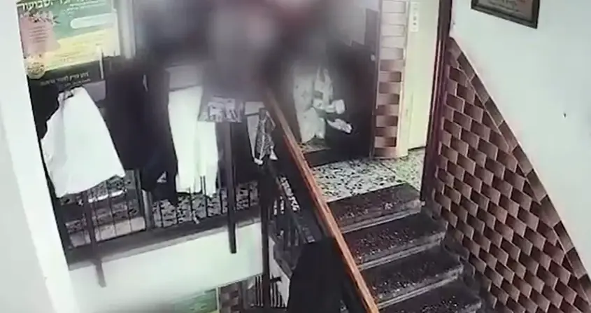 כך ניסה להעלים ראיות: החשוד ברצח האברך בבני ברק נמלט - והחביא את הראיות במבנה נטוש | תיעוד