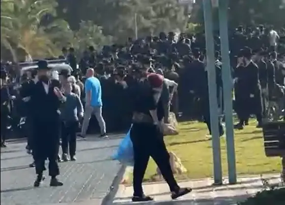 המאבק בערד מגיע לנקודת רתיחה: התושבים יפגינו נגד חסידות גור - "משתלטים על המרחב הציבורי"