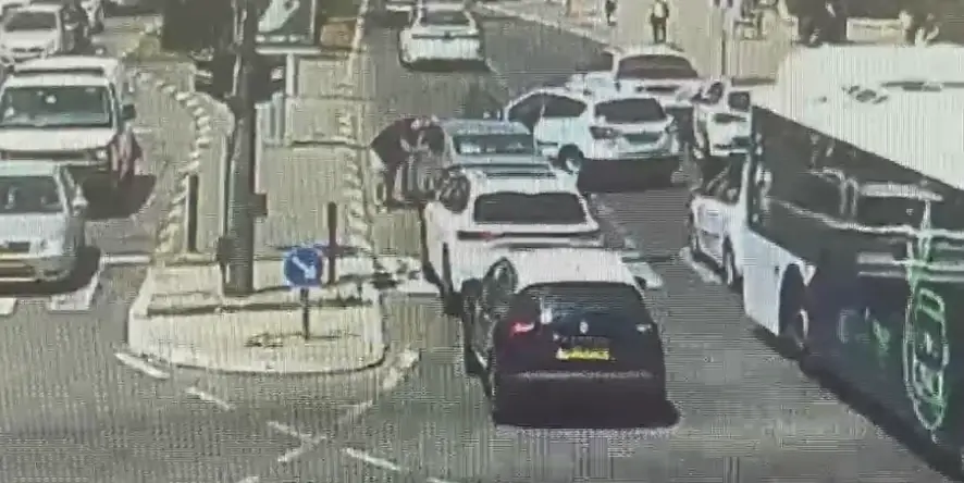 צפו בתיעוד: בגלל ויכוח בכביש, דקרו ופצעו רק בגלל שהעיר להם על נסיעתם