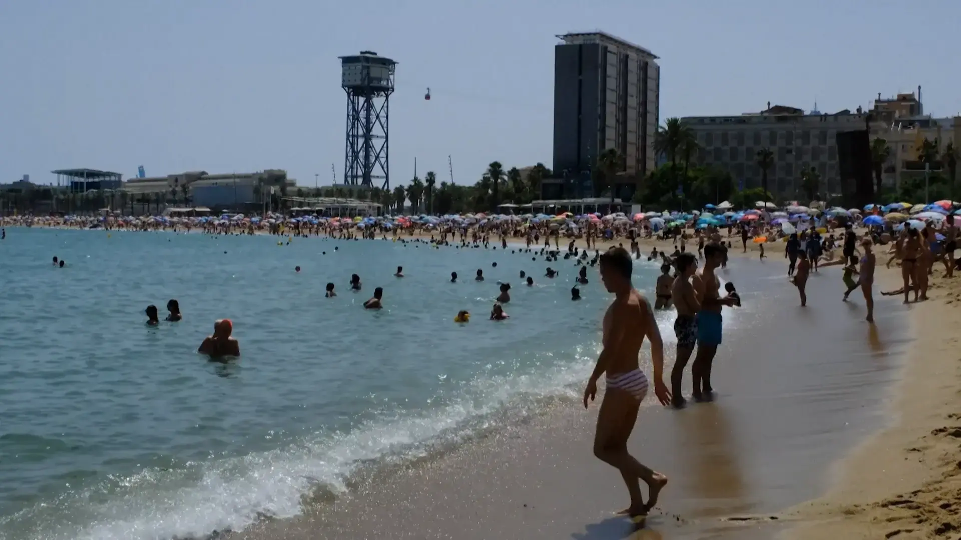 מהרי האלפים ועד לונדון: גל החום ממשיך לטלטל את אירופה