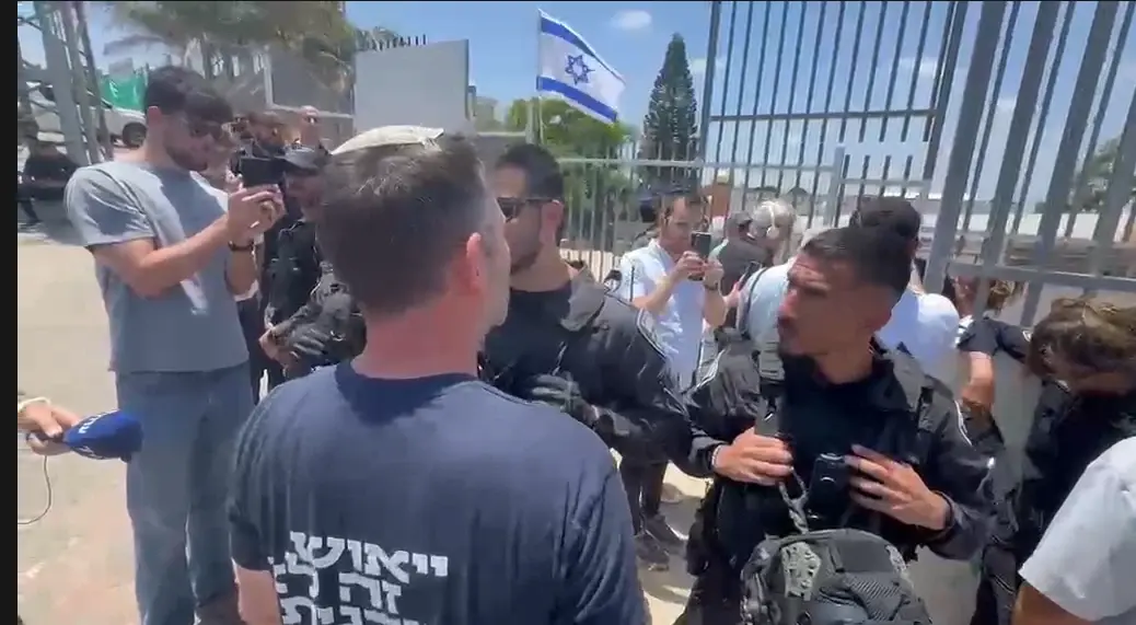 מהומה באום אל-פחם: ח"כ סוכות הגיע ל"סיור" בבתי הספר - שהושבתו בתגובה