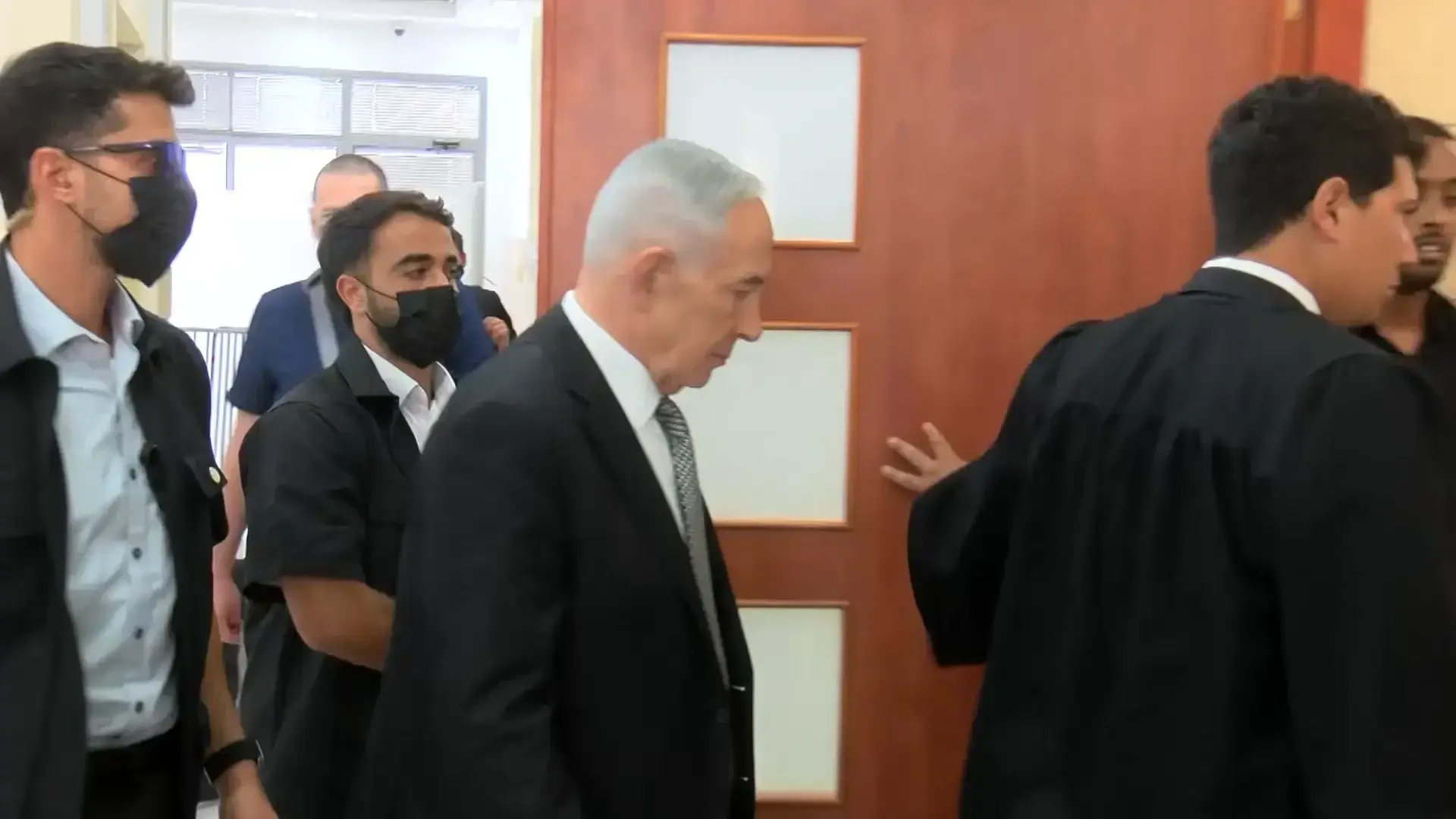לאחר שמיעת עדות נתניהו: שופטי תיקי האלפים עדיין ממליצים למחוק את סעיף השוחד