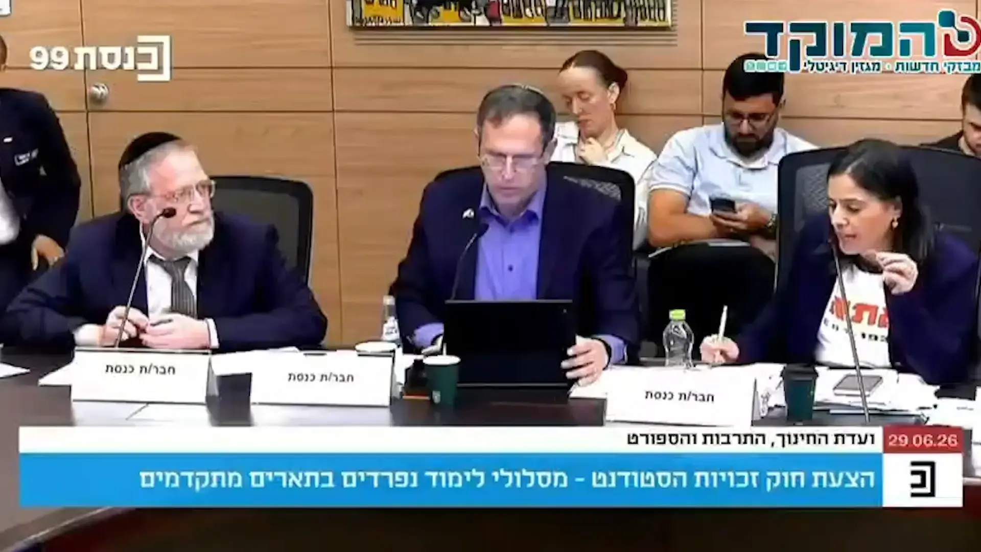 פינדרוס נשאל האם הוא תומך בירי לרגלי חוסמי כבישים, והשיב: "להתחיל עם לזימי"