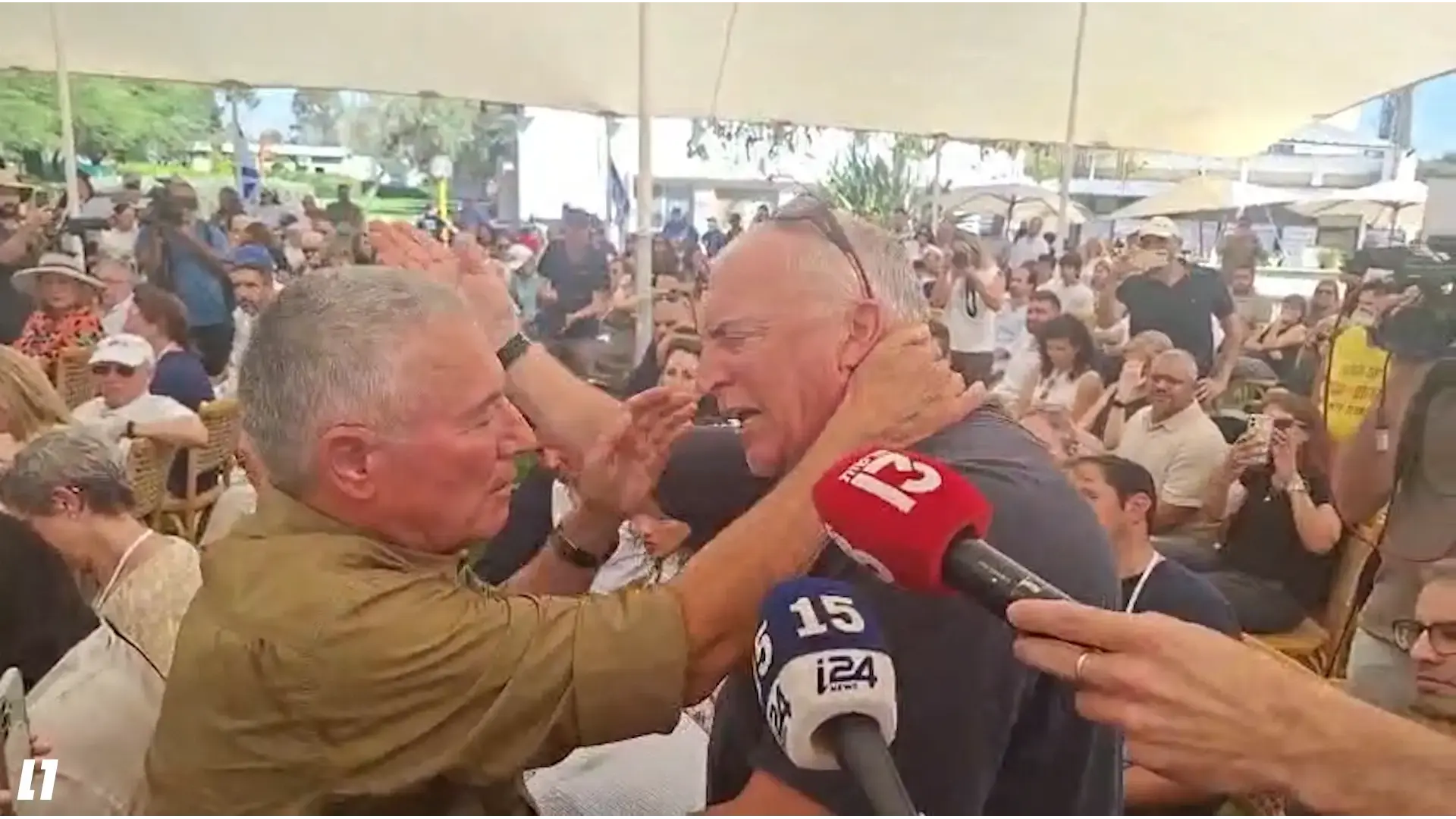 "רוני נשרפה בחמל - אתה לא מגן עליי": אייל אשל הטיח בסמוטריץ' במהלך טקס בעוטף
