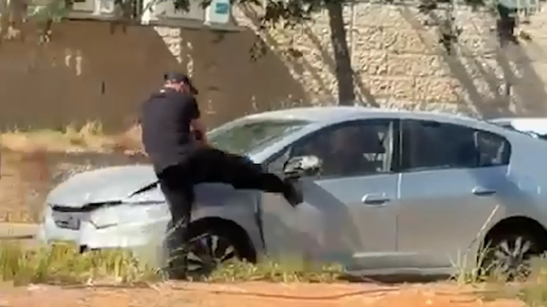 "מה אתה חותך אותי יא בן זונה": כתב אישום נגד רוכב הקורקינט שתקף נהג באלעד