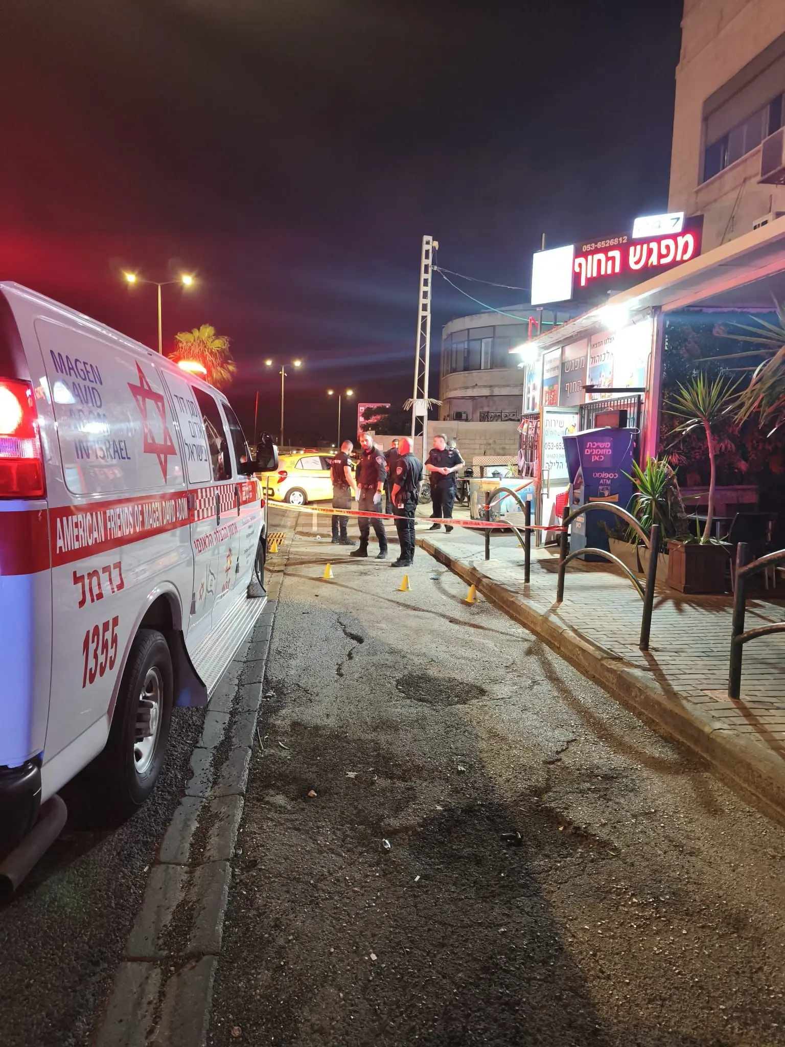 ירי לעבר חנות נוחות בחיפה: צעיר בן 18 נורה למוות ושניים נפצעו באורח אנוש