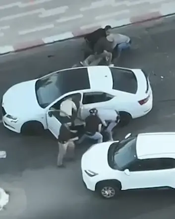 מרדף דרמטי בבאר שבע: שני חשודים נעצרו לאחר שניגחו ניידת