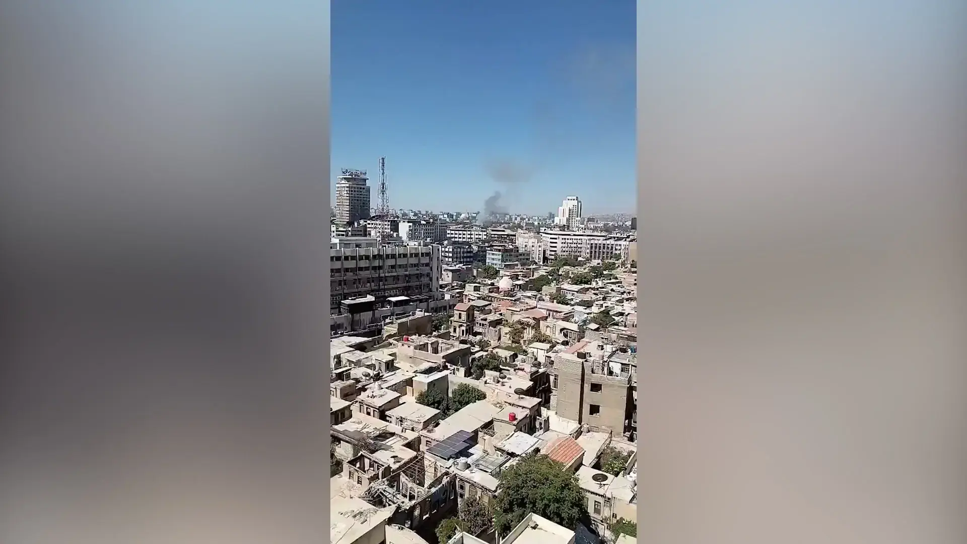 מטעני חבלה התפוצצו סמוך למלון בדמשק בו שוהה מקרון