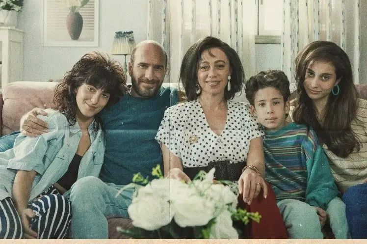 הכי רחוק משבלונה: "עצמאות" עם אסי כהן הוא אירוע הקולנוע של השנה