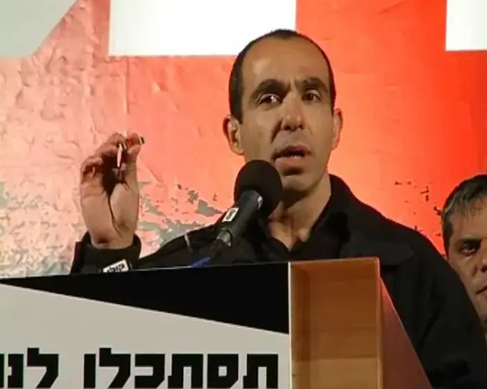 "ראש הממשלה כושל ושר הביטחון פחדן"