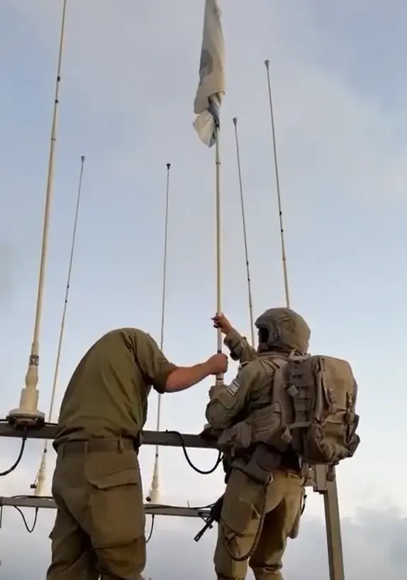 תחת אש כבדה - בעומק שטח האויב: הקצינה שמחברת בין הפיקוד ללוחם בקצה