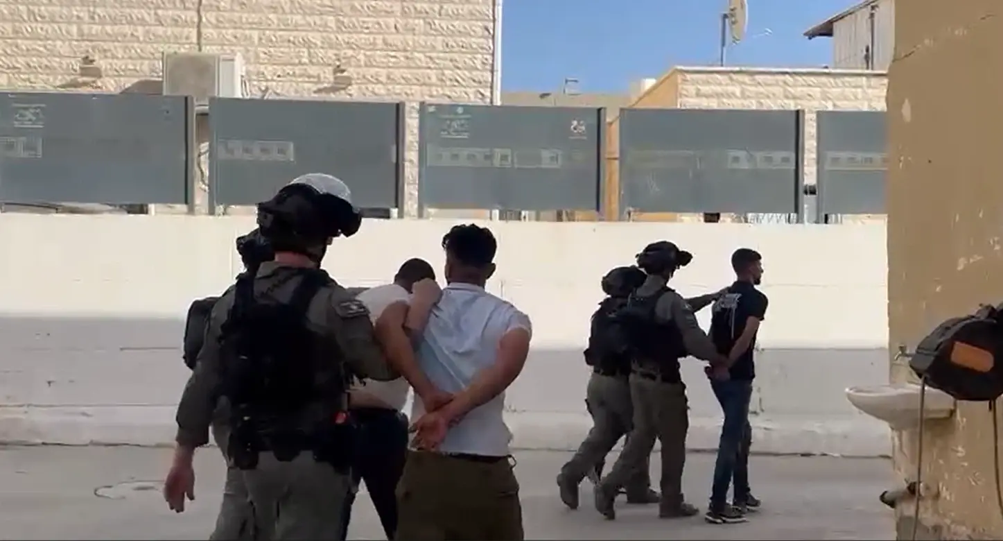 קטטה המונית ברהט: 24 חשודים נעצרו, שני שוטרים נפצעו מיידוי אבנים