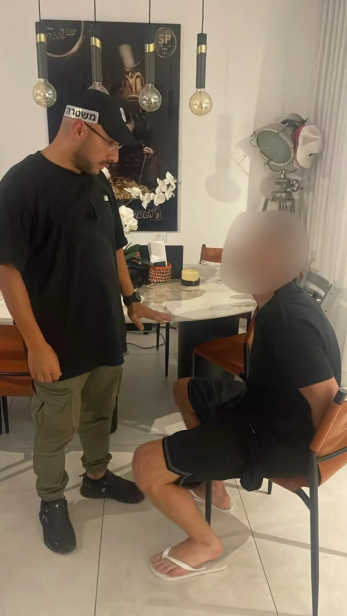 צעיר נדקר ליד מלון רויאל ביץ’ בתל אביב - החשוד אותר בדירת מסתור