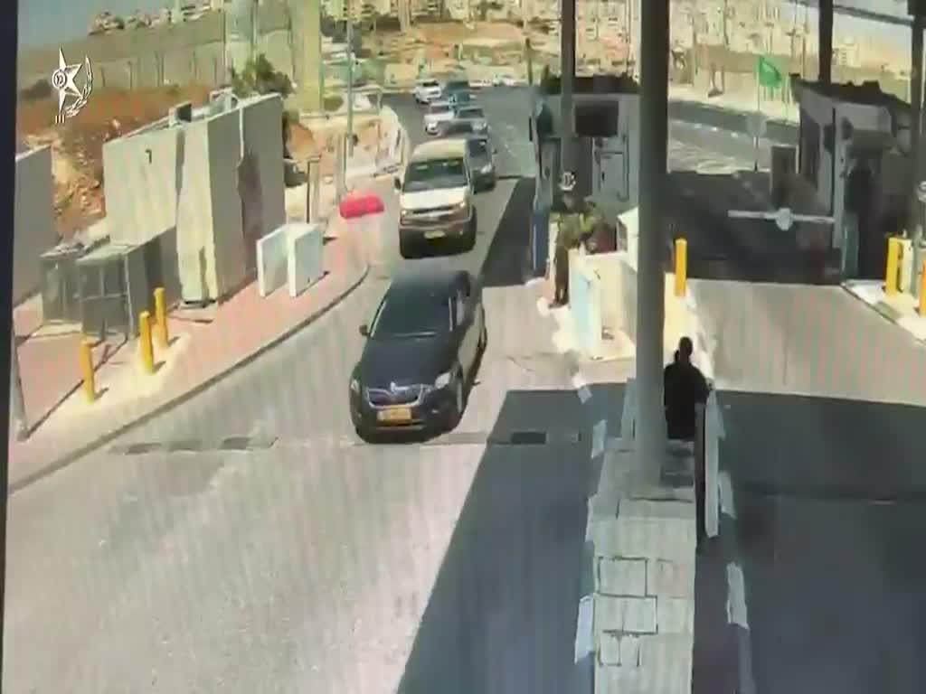 גנב רכב ופרץ את המחסום המשטרתי באריאל: החשוד נעצר לאחר ירי