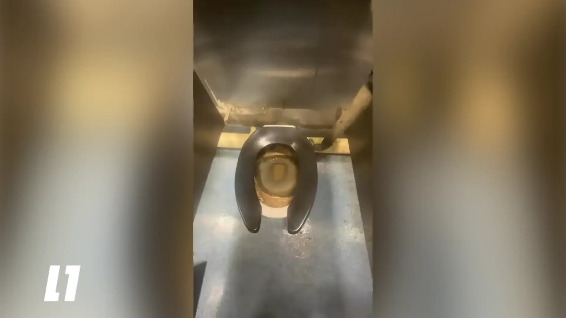 חייל אמריקני תיעד את המצב הקשה על סיפון נושאת המטוסים: "אתם מצפים ממני לחרבן פה?"