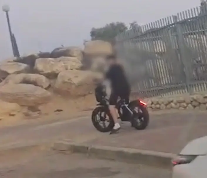 בפנייה להורים: מכתב של אם שבנה בן ה-13 נפצע קשה בתאונת אופניים חשמליים