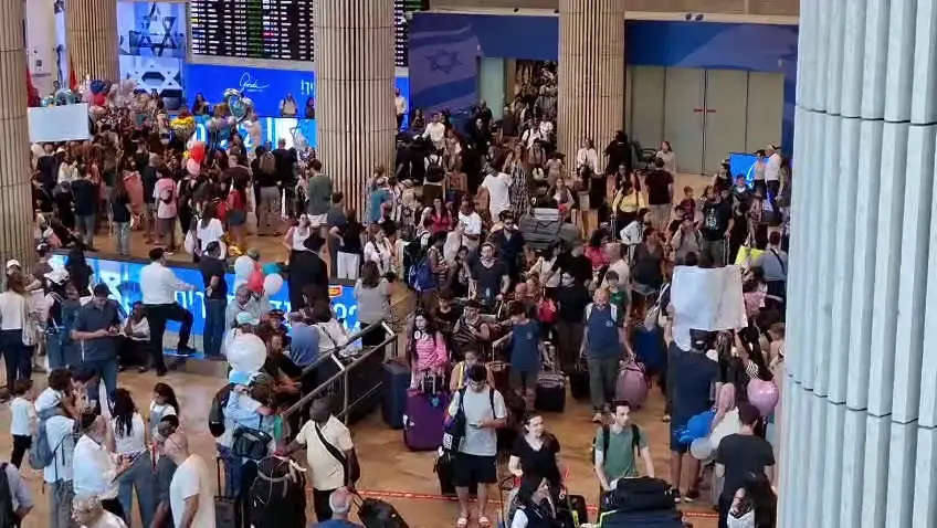 מחירי הכאוס: 30 אלף שקל בחודש לסבלים בנתב"ג - ופנחס עידן מתלונן שמקפחים אותם