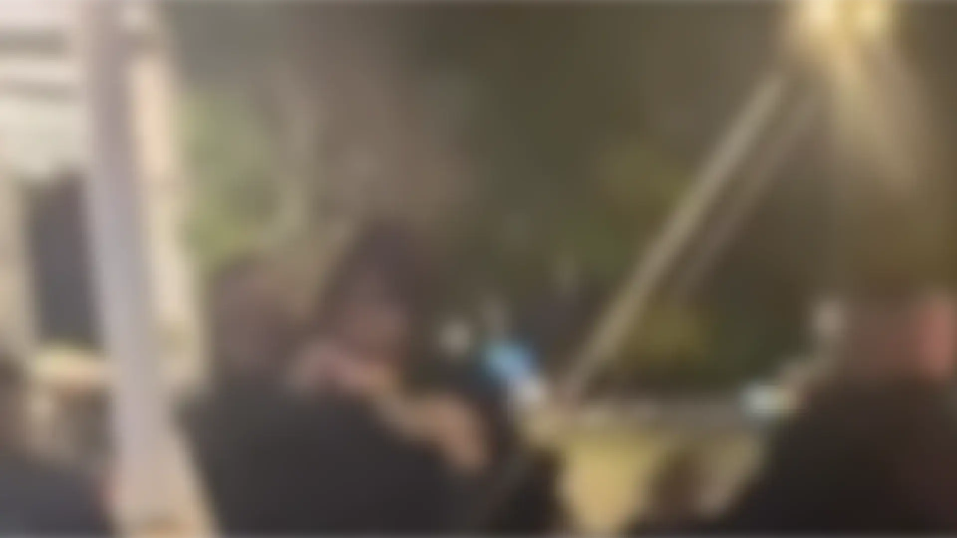 "שני נערים מרביצים לילד קטן - אולי יש שם סכין": התקרית בנתניה שבה נעצר בן 15 וטען לאפליה | האזינו
