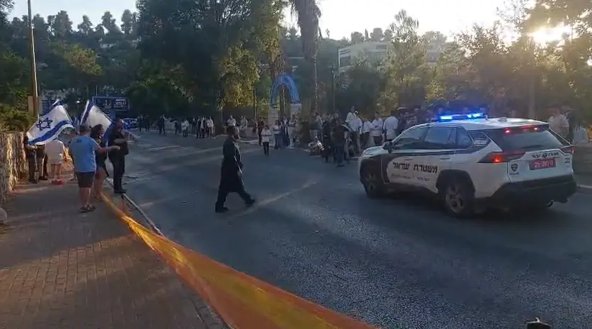 עימותים בצפת ובמירון: מפגינים חרדים ניסו לחסום יציאת אוטובוסים