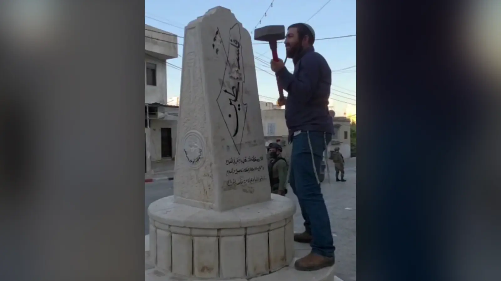 "עוד מעשה מגונה": בעולם מזועזעים מח"כ סוכות - וניפוץ האנדרטה