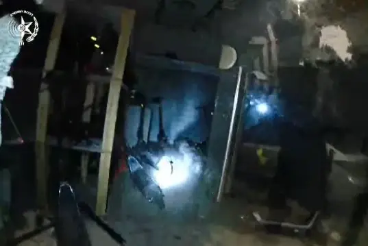 משעמם בחופש? 4 נערים נעצרו בחשד שפרצו לחנות קורקינטים