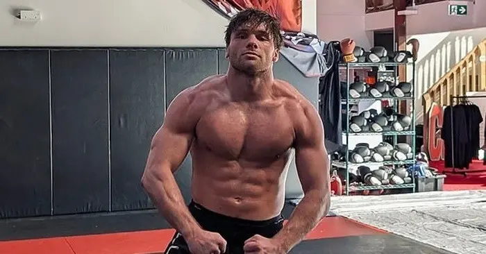 לוחם MMA מתכנן להילחם בשימפנזה - והמומחים מזהירים מאסון