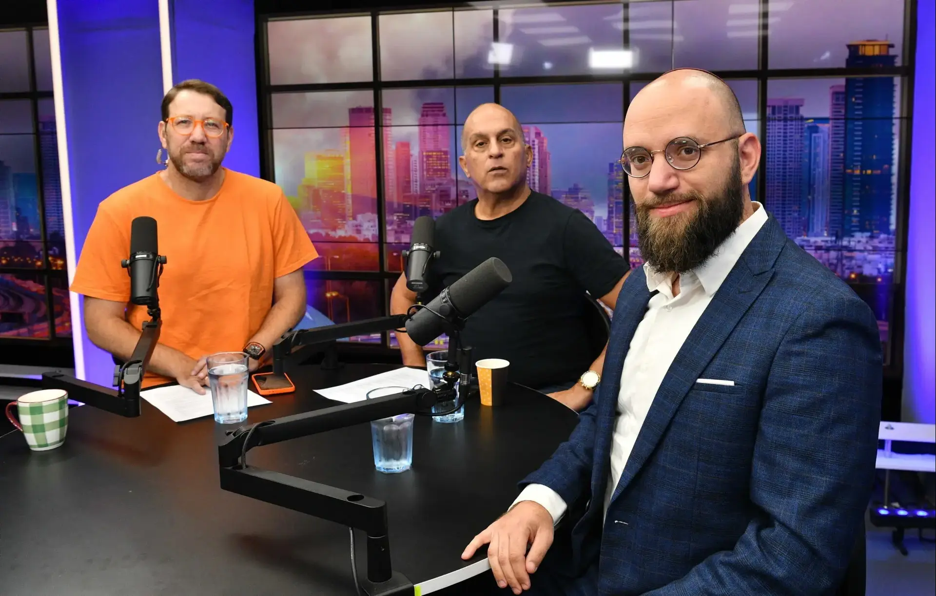 השריון של נתניהו מדבר: "צריך מודל בריטי שבו היועמ"ש הוא שר"