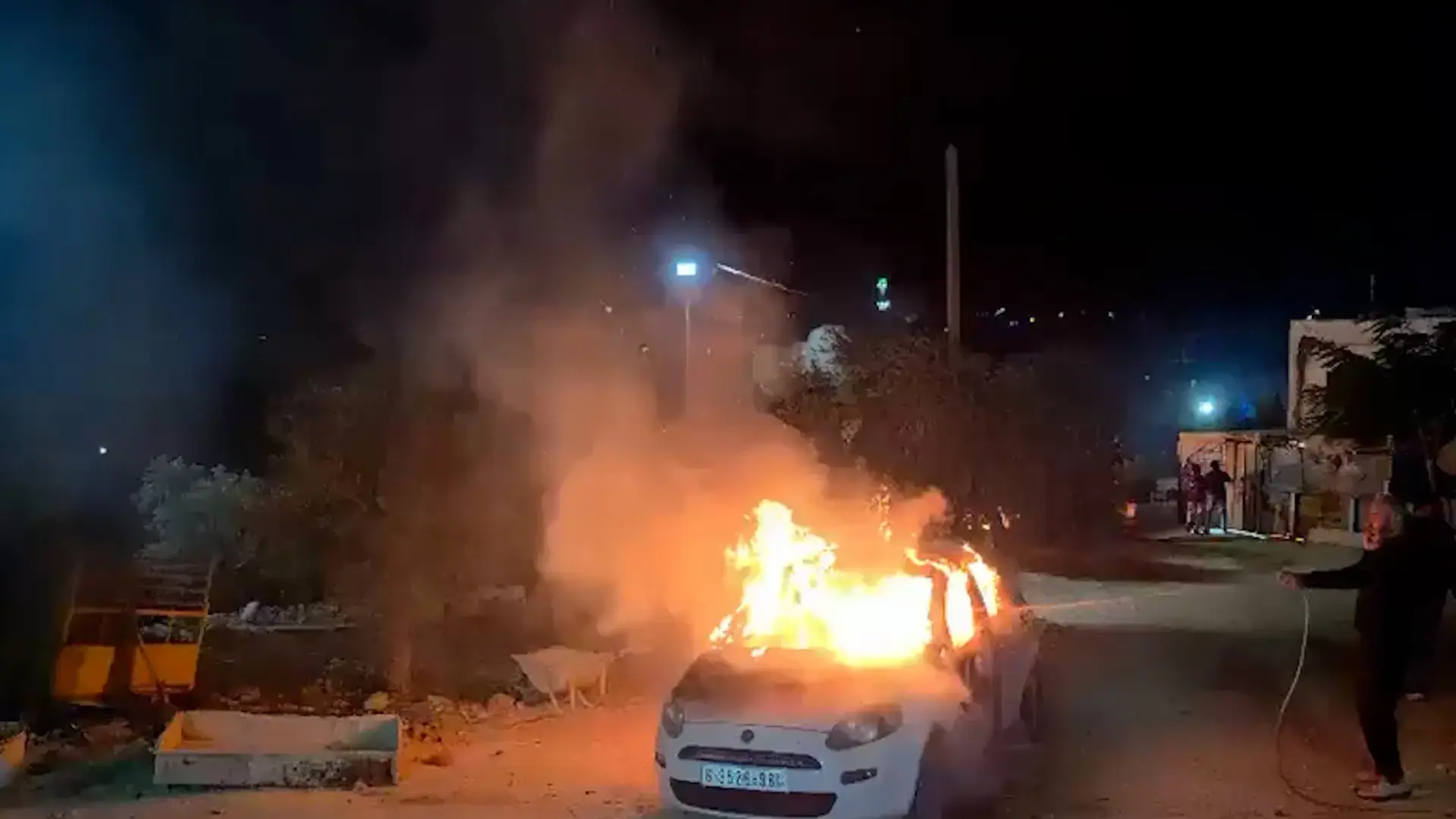 עימותים בקוסרה: מתנחלים הבעירו צמיגים ויידו אבנים - 3 לוחמים נפצעו