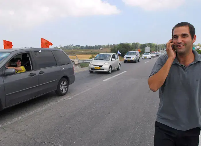 שיירת אמנים תצא לשדרות - המטרה: קניות