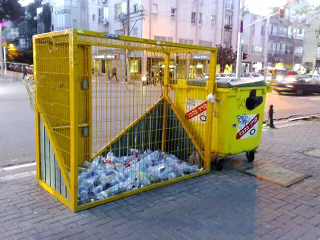 כשהפח רחוק מדי