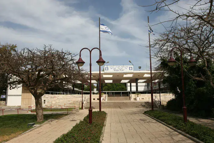 אליאנס תל אביב: מאבק התלמידים בהנהלה