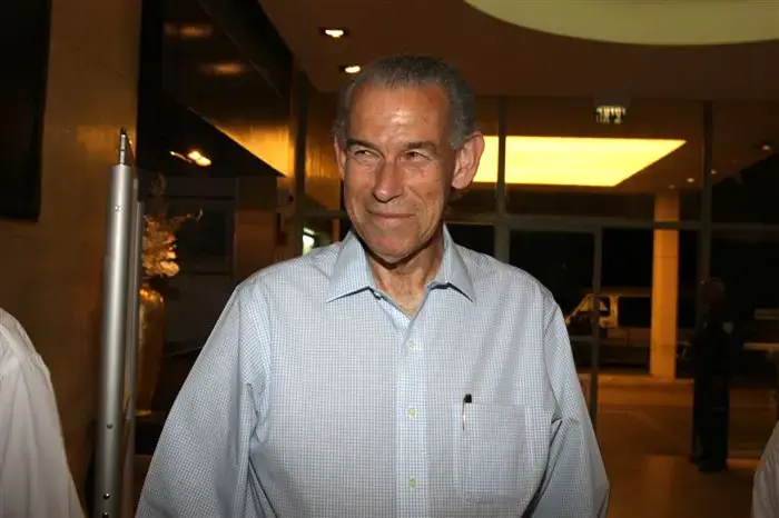 מושיק תאומים יציל את אפריקה ישראל?