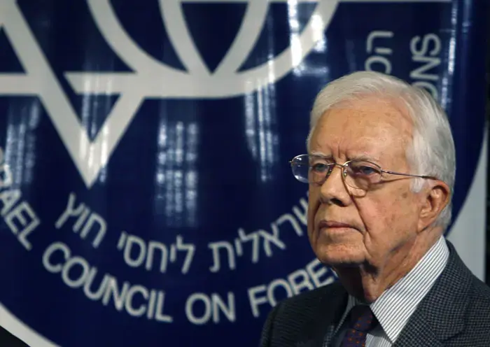 קרטר: אסור לאובמה לבחור בהילרי לסגנית