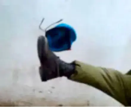 חיילי צה"ל מציגים: ביזוי כומתות ביוטיוב