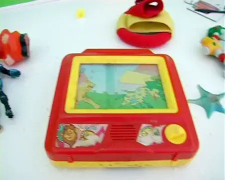 ילדי תל אביב ממחזרים צעצועים