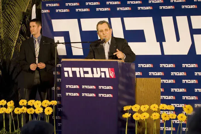 העבודה: ברק מנסה להרגיע את אנשי פרץ