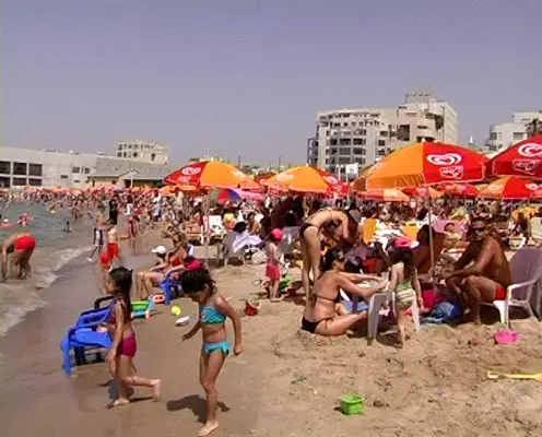 קיץ על החוף, על החוף על הקיץ