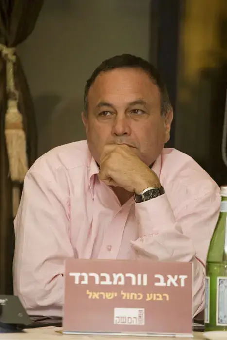 ירידה של 54% ברווחי רשת רבוע כחול