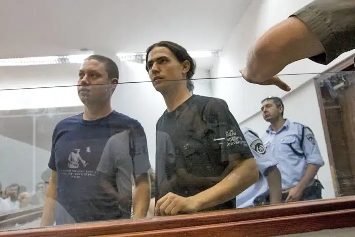 צלם העיתונות צילם מרססי גרפיטי ונעצר
