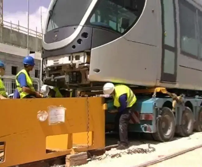 הקרונות הראשונים של הרכבת הקלה בירושלים