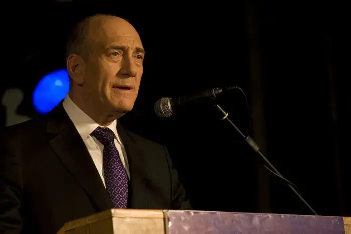 "לקחתי את אולמרט למועדון מפוקפק מאוד"