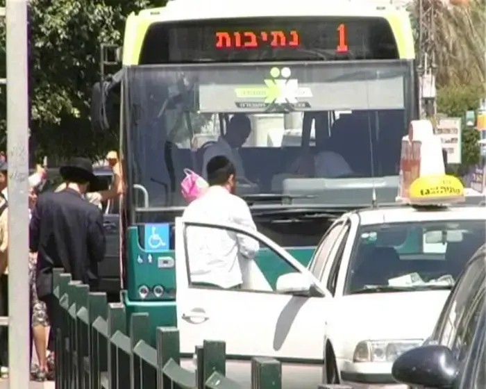 בעיר הצדיקים מנסים להתרגל לטילים