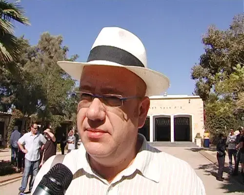 "בבוא היום יעניקו לכתביך מעמד של תורה"