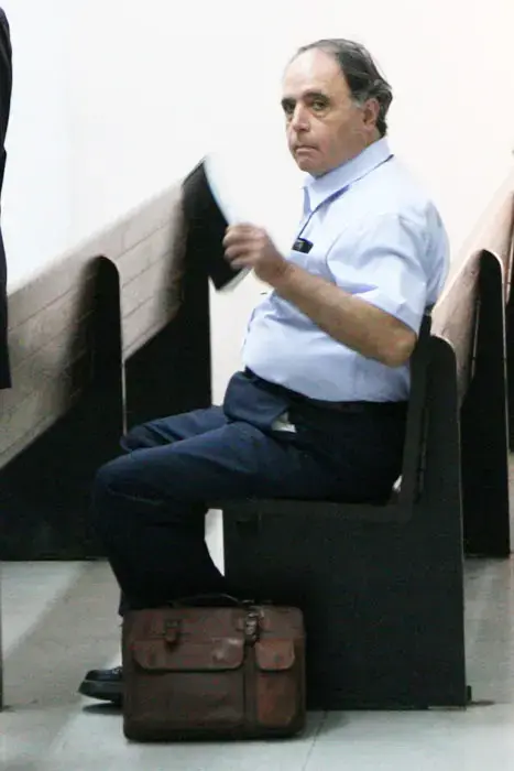 הרופא הבטיח להסיר שיער, ונעלם עם הכסף