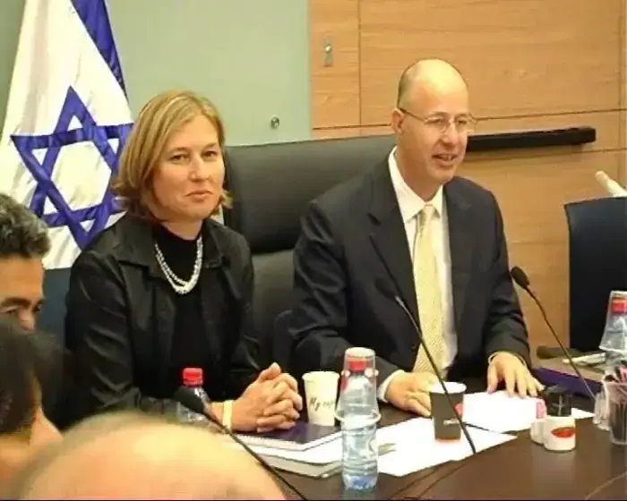 "האיום הצבאי על אירן - רלוונטי וחשוב"