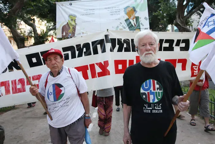 "החלה מתקפה גסה נגד מחנה שוחרי השלום"