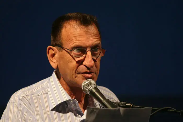 רון חולדאי מתגייס למלחמה בפורנוגרפיה