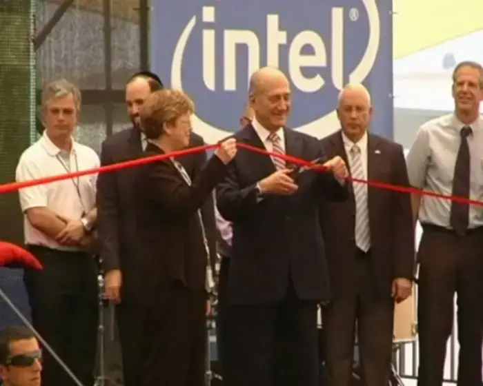 אינטל חונכת מפעל בקרית גת